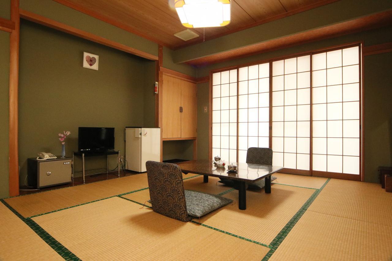 Hotel Sansuiso Yamanakako Buitenkant foto