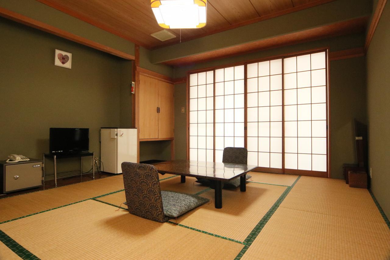 Hotel Sansuiso Yamanakako Buitenkant foto